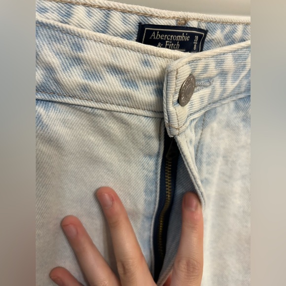 Abercrombie & Fitch Annie High-Rise Short - Picture 7 of 11